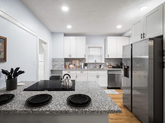 Building Photo - 2010 Chesterland Ave