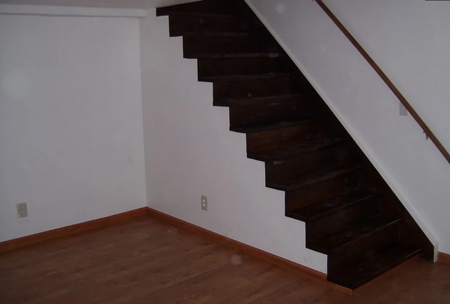 Building Photo - 2 Farwell St