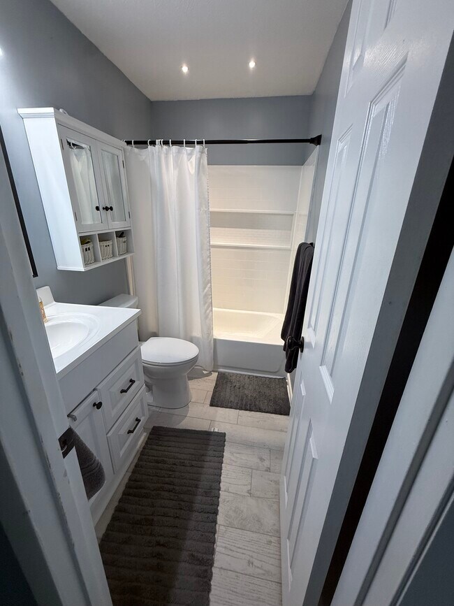 Building Photo - 113 Walz Cir