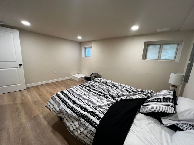 Building Photo - Lovely 2 BR/2 BA Townhome in Riggs Park!