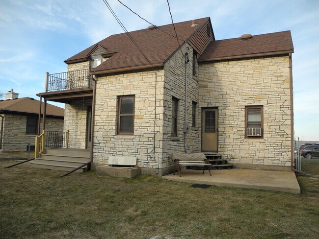 Backside - 946 W Shore Dr