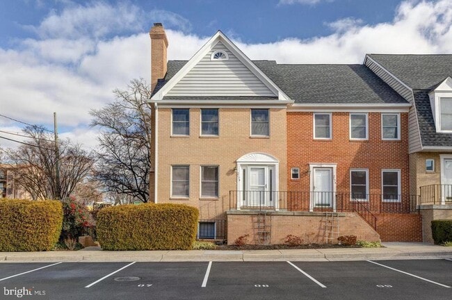 Primary Photo - 217 Locust St SE
