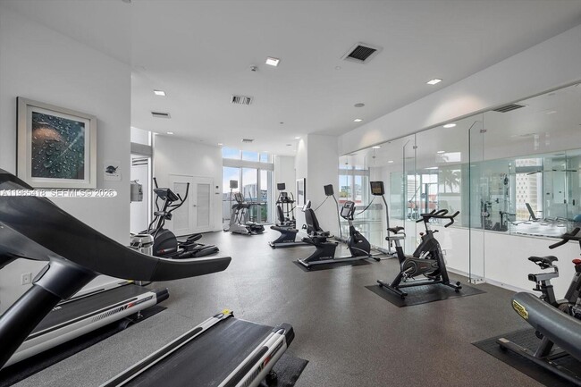 Building Photo - 350 S Miami Ave