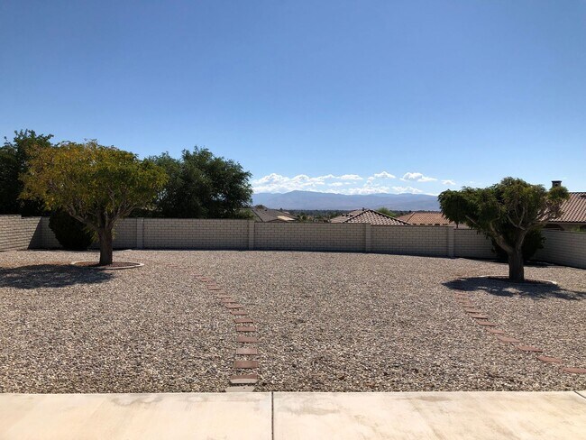 Building Photo - Beautiful 3 bedroom 2 bathroom home in Apple Valley Available now!!