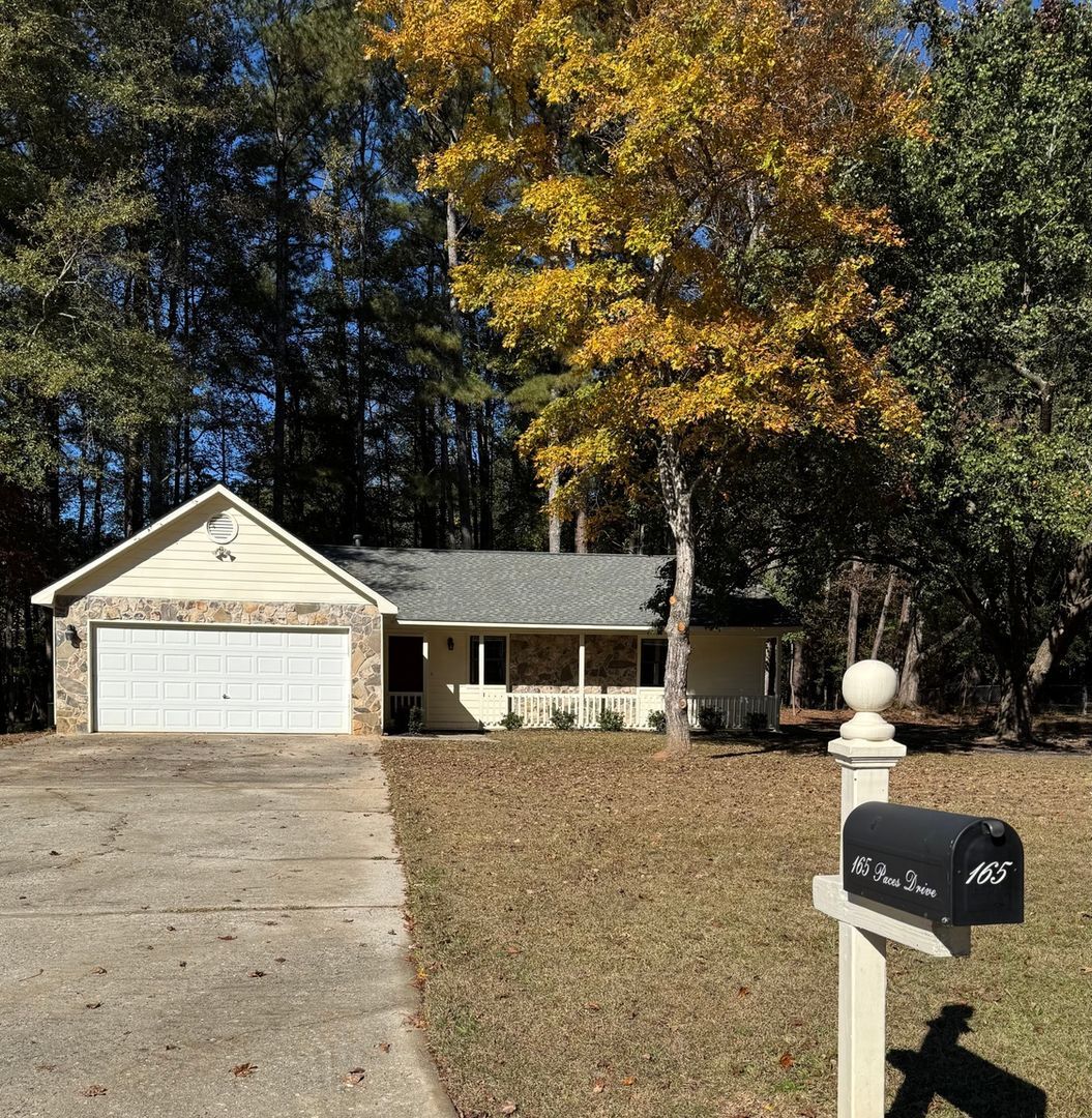 Building Photo - 165 Paces Dr