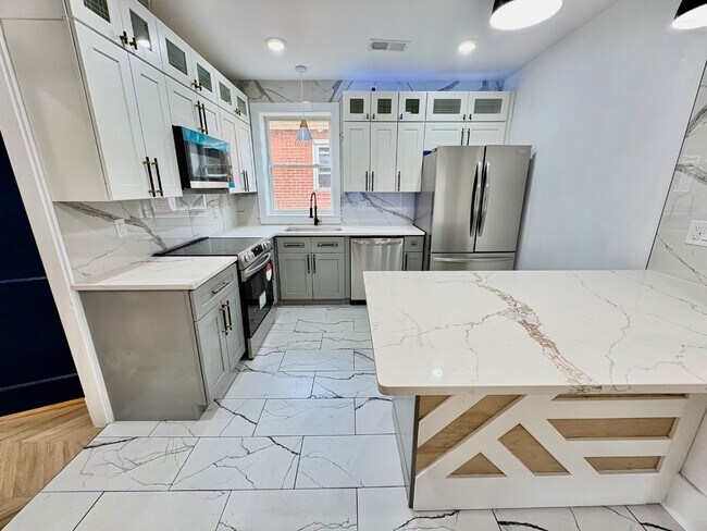 Building Photo - 5616 Phillips Ave