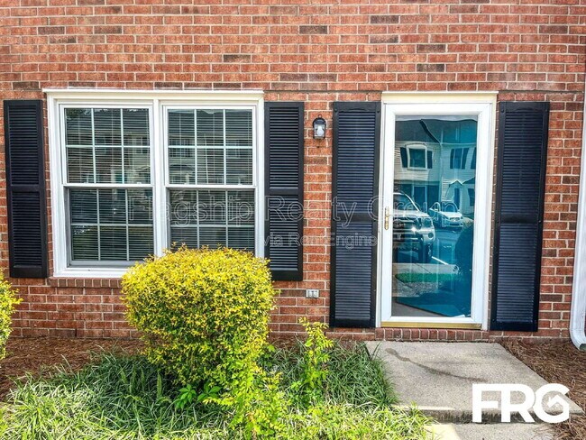 Building Photo - 2700 Thackery Rd