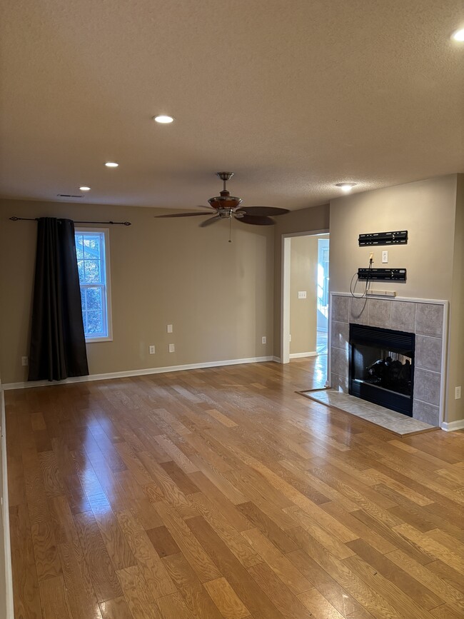 Building Photo - 480 Spring Lake Dr