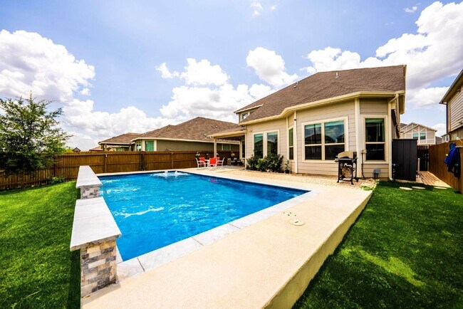 Building Photo - Rental Home w/ a POOL!!!