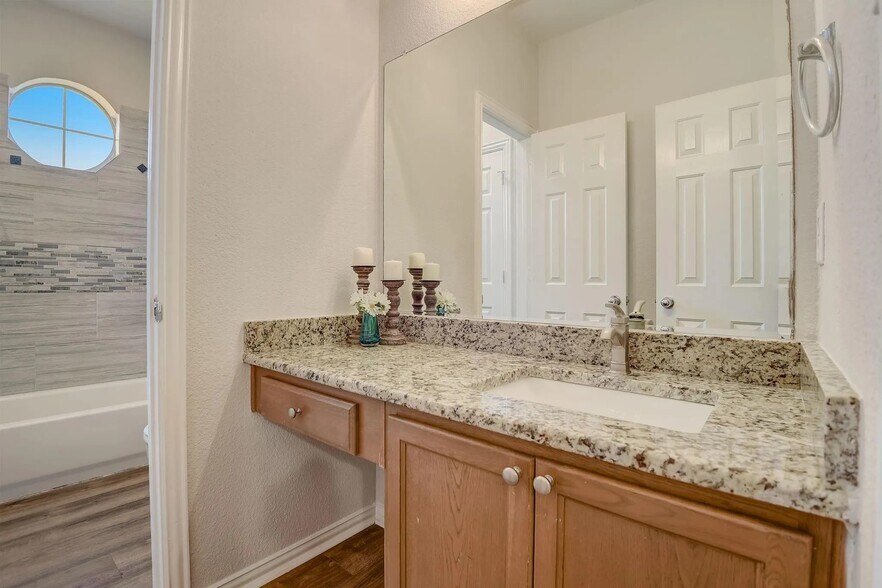 Building Photo - 328 Regency Dr