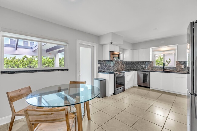 Building Photo - 2812 NE 27th St