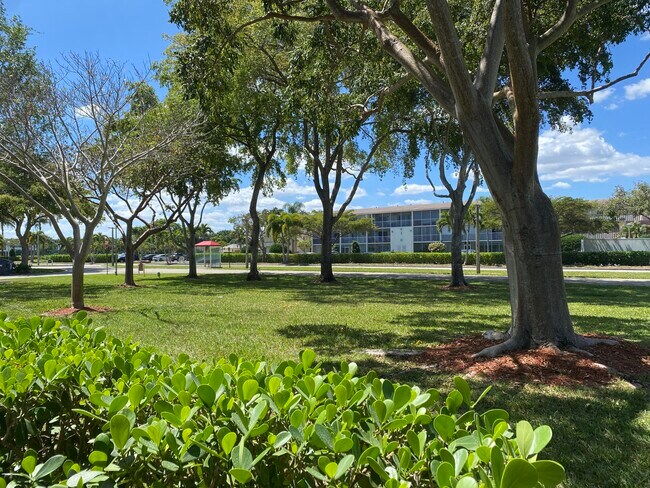 Building Photo - 256 Mansfield F