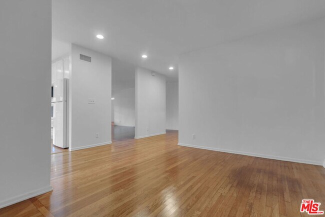 Building Photo - 152 S Kilkea Dr