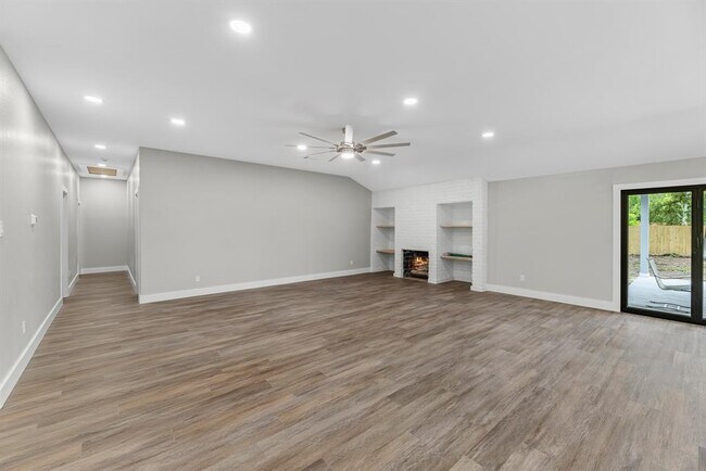Building Photo - 8219 Wateka Cir
