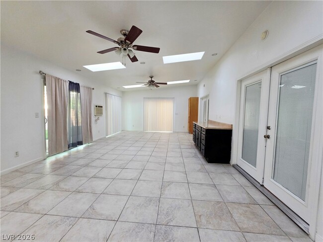 Building Photo - 1824 Sierra Valley Way
