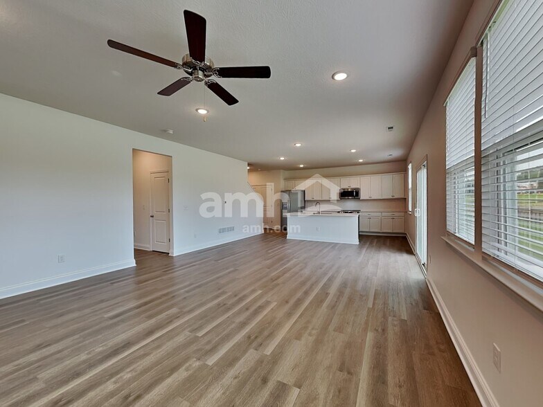 Building Photo - 412 Golden Maple Pl