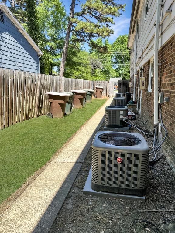 Building Photo - 1432 Ardmore Dr