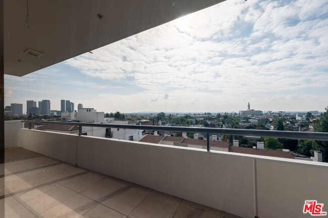 Building Photo - 10660 Wilshire Blvd