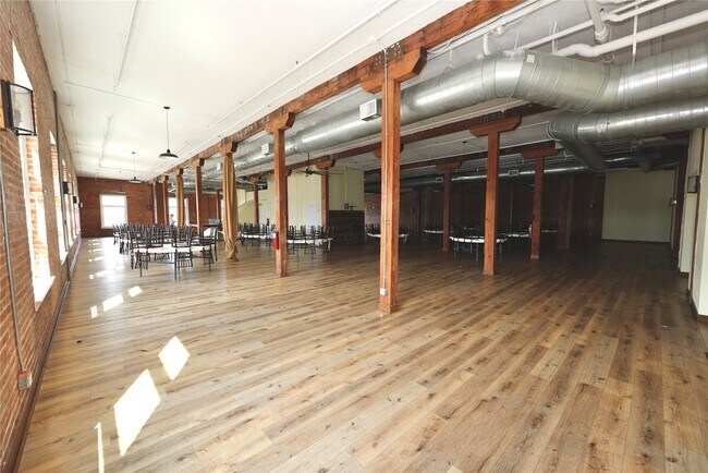 Building Photo - 1927 Harborside Dr