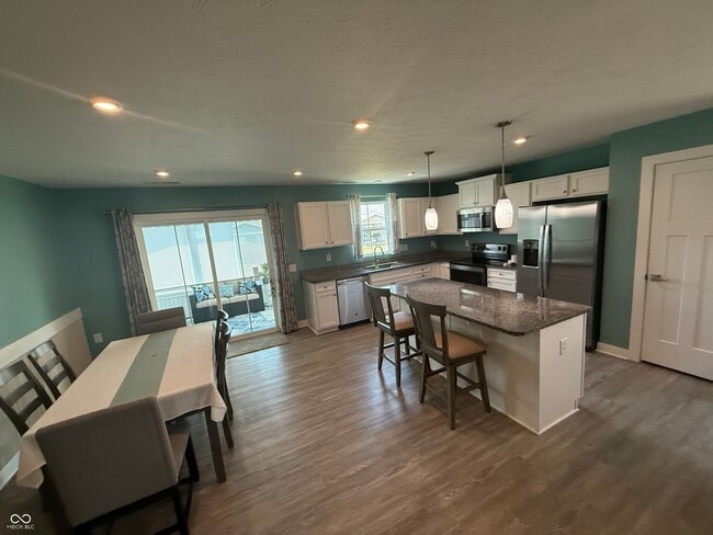 Building Photo - 2640 Stonebridge Dr
