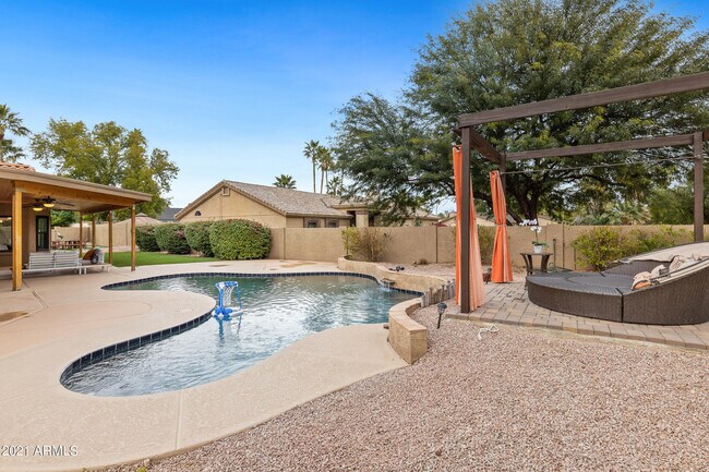 Building Photo - 5735 E Campo Bello Dr