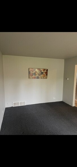 Building Photo - 100 Vana Dr