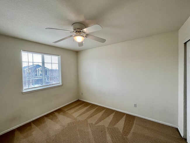 Building Photo - Spacious 4 Bedroom Stetson Hills Home!