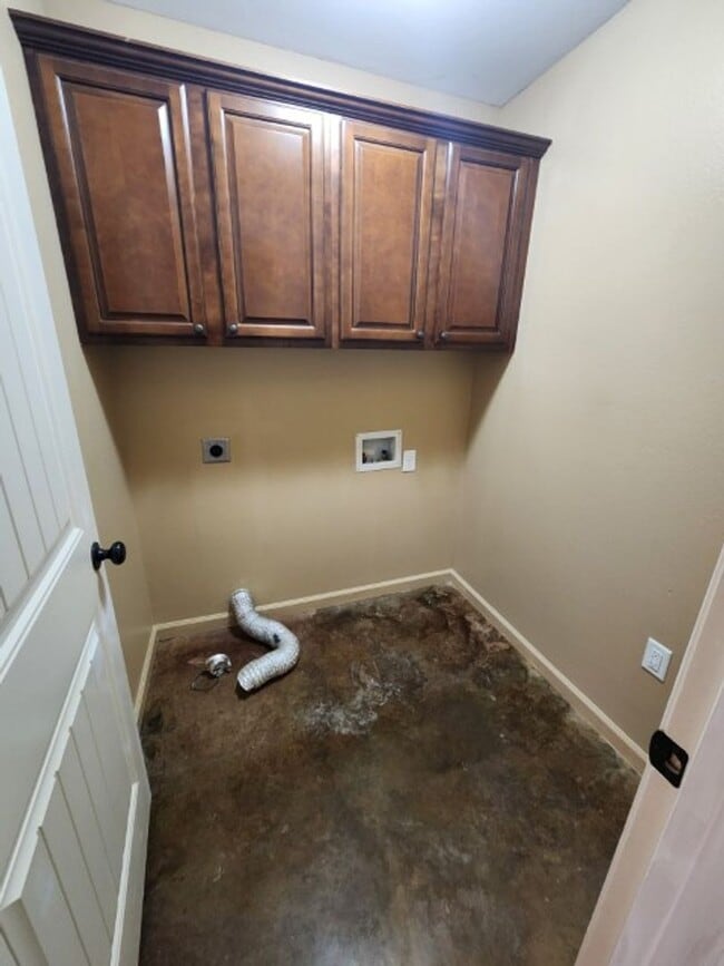 Building Photo - 9 Wilma Ln