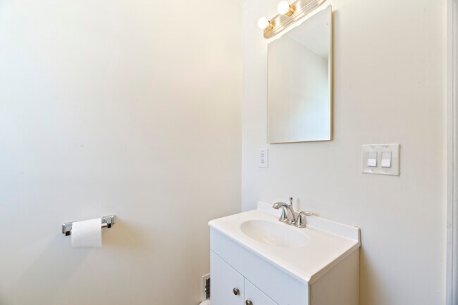 Building Photo - 446 Roedel Plz