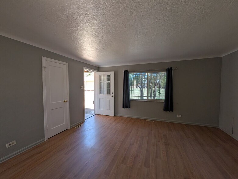 Building Photo - 1523 Uinta St