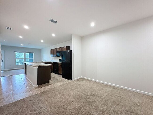 Building Photo - Dream Townhome in Magnolia Grove, Davenport !
