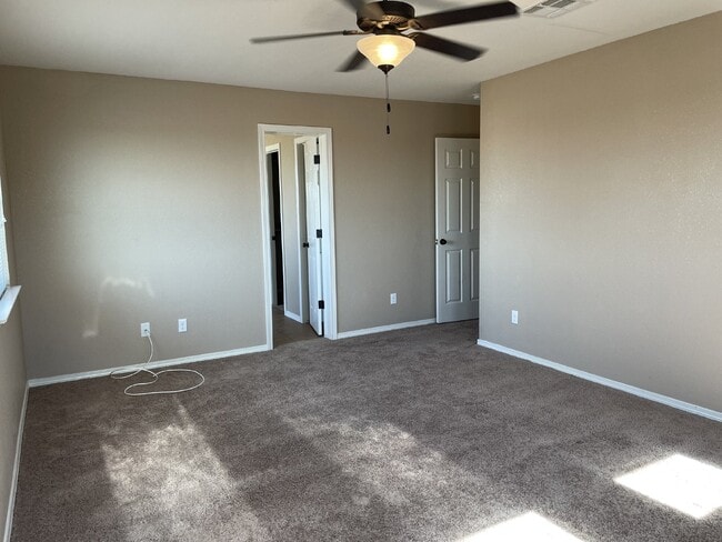 Building Photo - 12960 Cozy Cove Ave