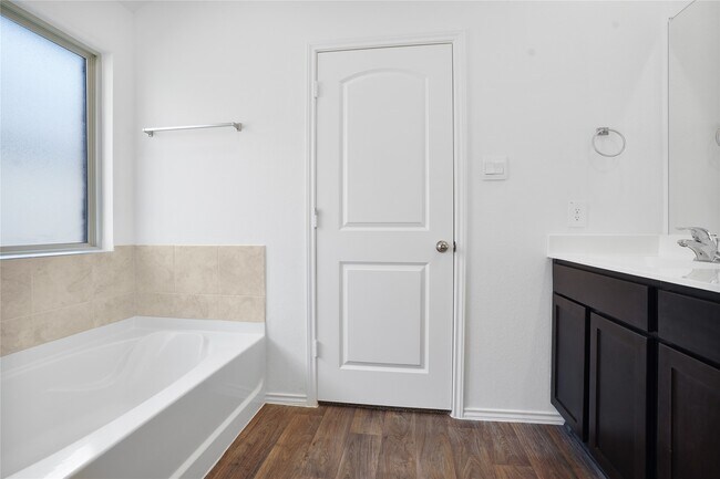 Building Photo - 20403 Tembec Dr