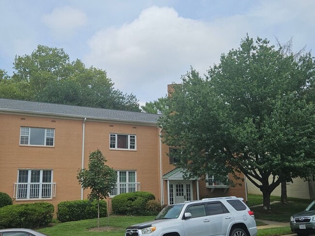 Building Photo - 2916 Peyton Randolph Dr