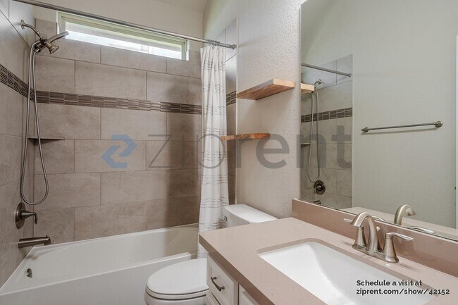 Building Photo - 18818 Lake Ridge Dr