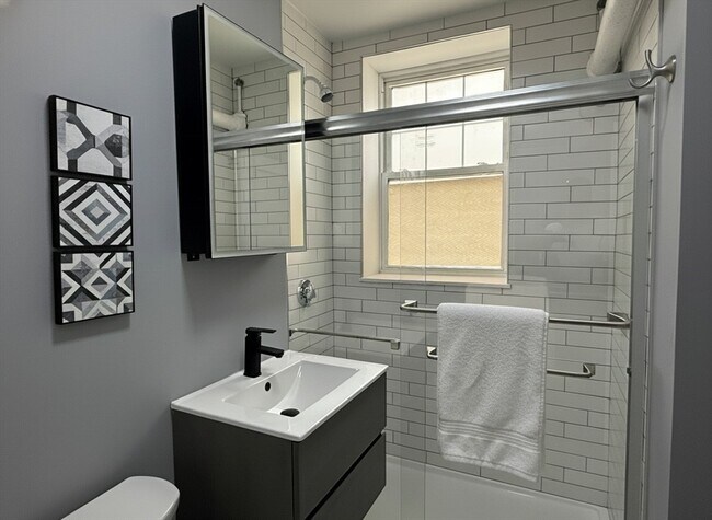 Building Photo - 36 St Paul St