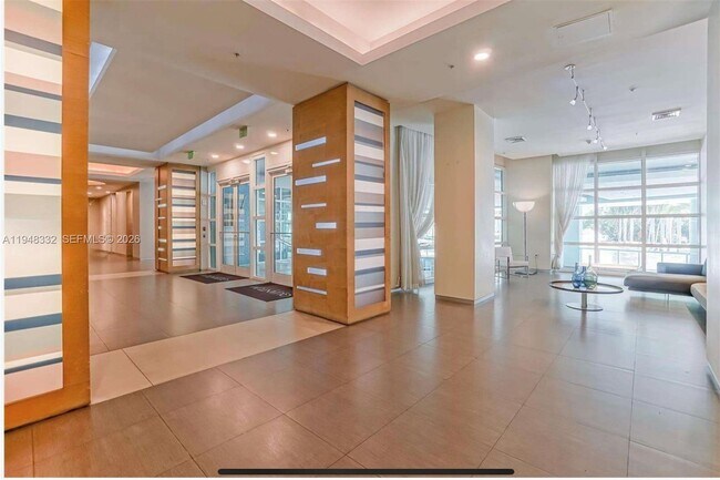 Building Photo - 1900 N Bayshore Dr