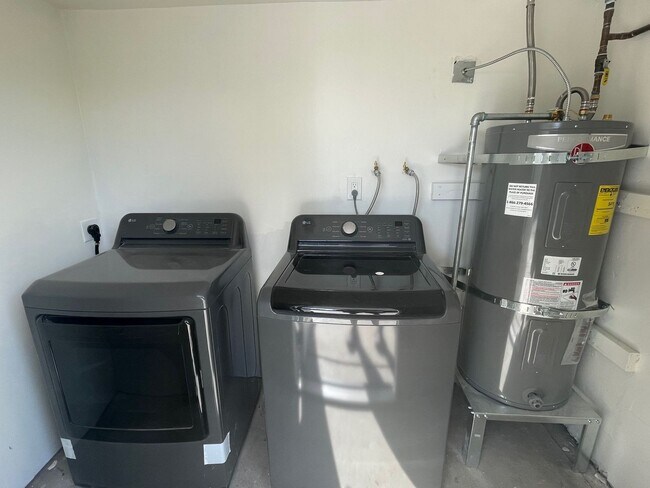 Building Photo - Beautifully maintained detached house with A/C, parking, refrigerator, washer and dryer, private ...