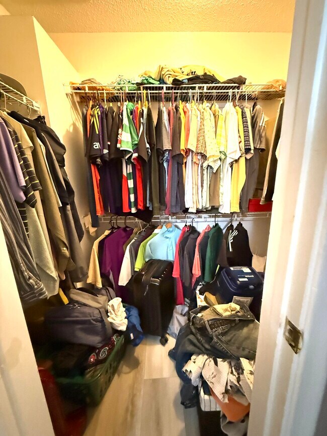 Building Photo - 450 NE 42nd St