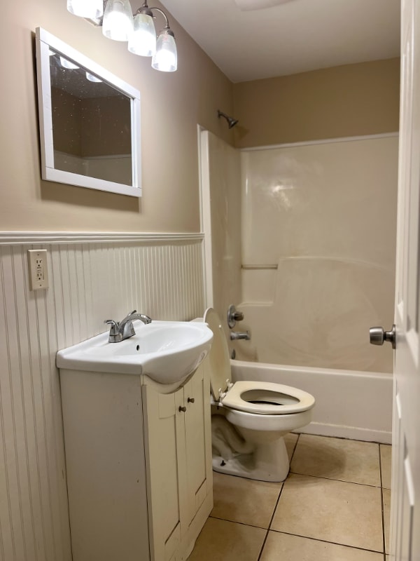 Building Photo - 114 Carnes Dr SE