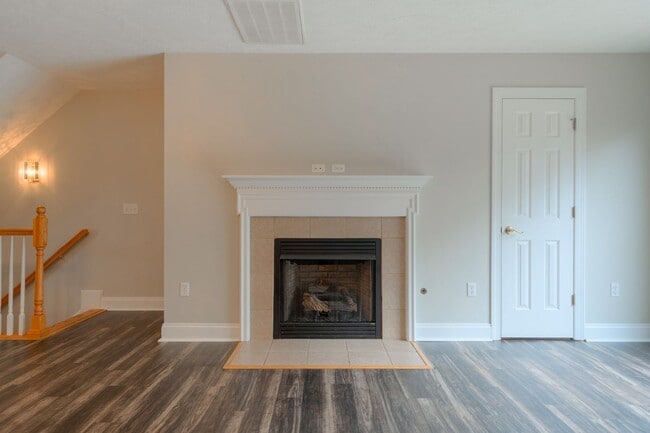 Building Photo - Available for the 2026-2027 lease term.