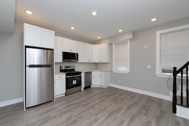 Building Photo - Beautiful Gut Renovated 2 Bed/2.5 Bath Apa...