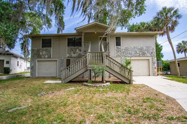 Building Photo - 1045 N Cres Dr
