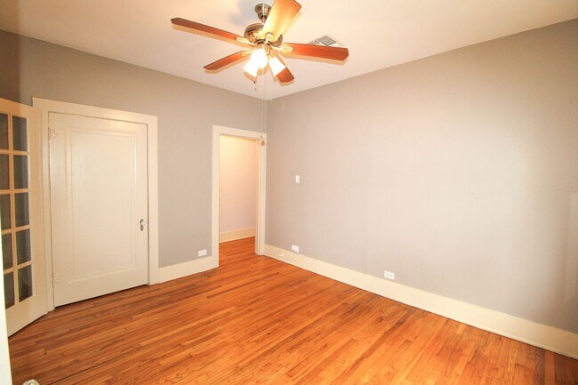 Building Photo - 438 W Rosewood Ave