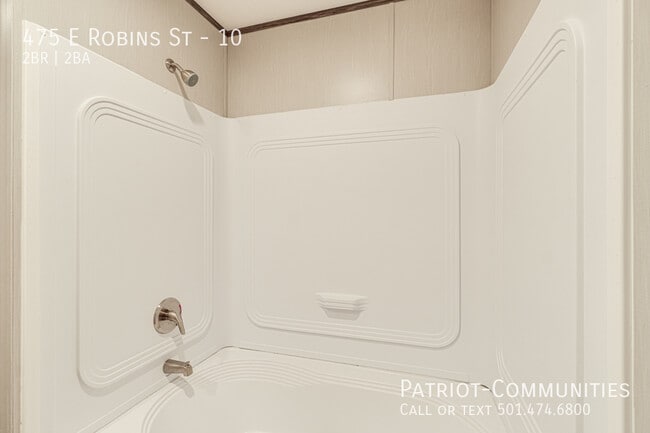 Building Photo - 475 E Robins St