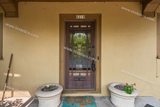 Building Photo - Modern Mediterranean 2 Bed/2 Bath with plenty of space - Pet Friendly!