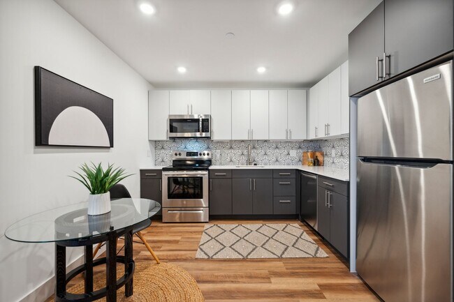 Building Photo - Bright Studio Apartment with large kitchen in Brewerytown!