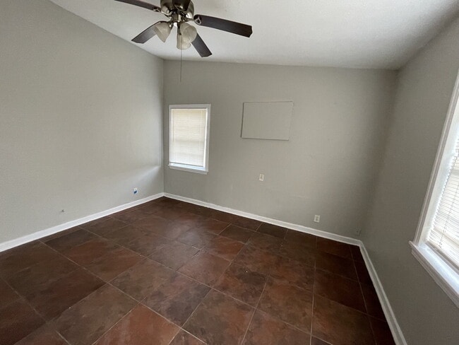 Building Photo - 1 Bed/1 Bath off Blanco