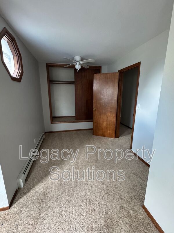 Building Photo - 408 2nd Ave NE
