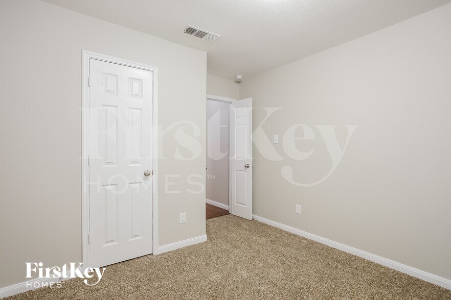 Building Photo - 3300 Overstreet Ln